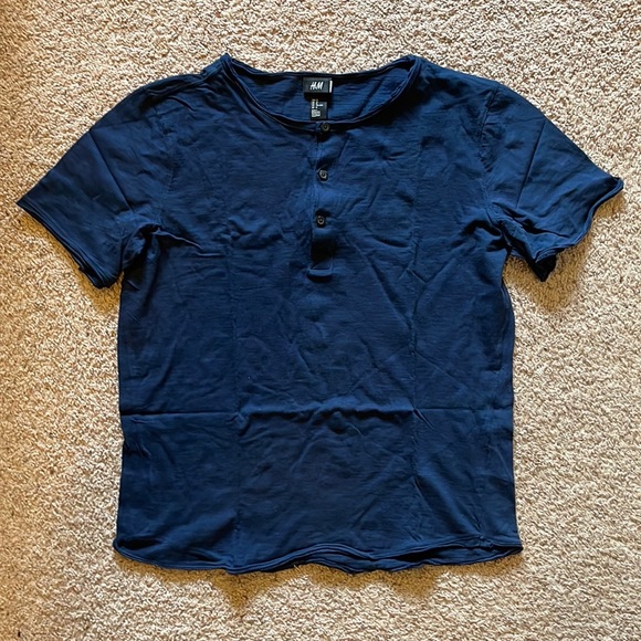 H&M tee - Picture 1 of 2